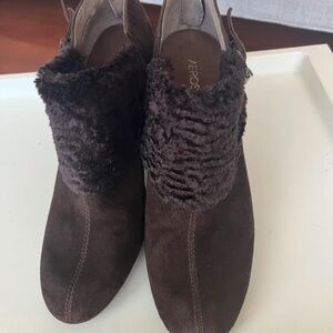 AEROSOLES Dark Brown Suede Ankle Boots with Plush Trim